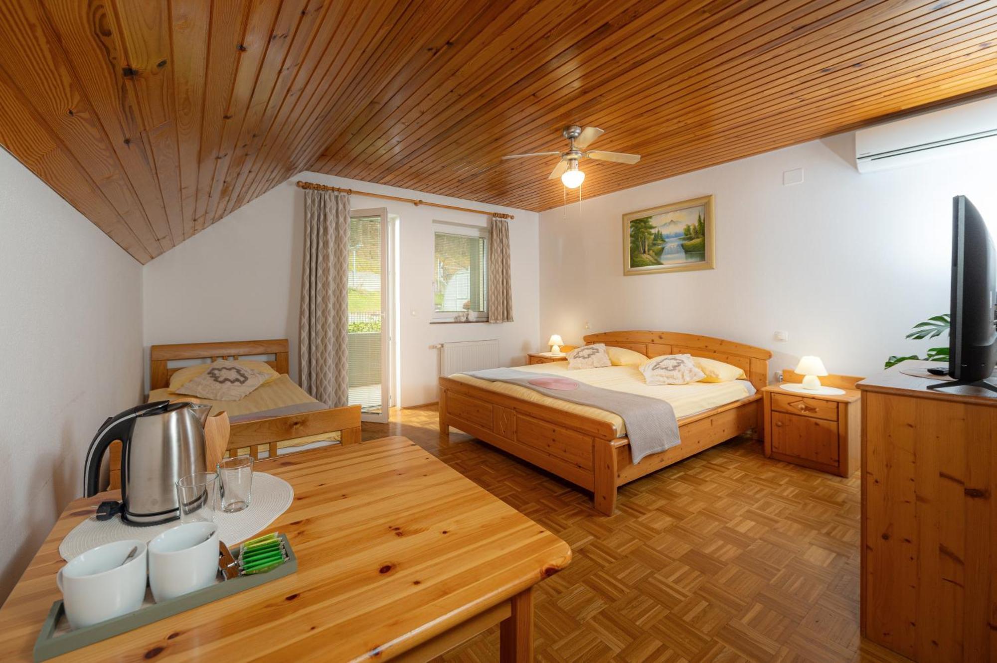 Rooms & Apartments Pr Matjon Bled Bagian luar foto