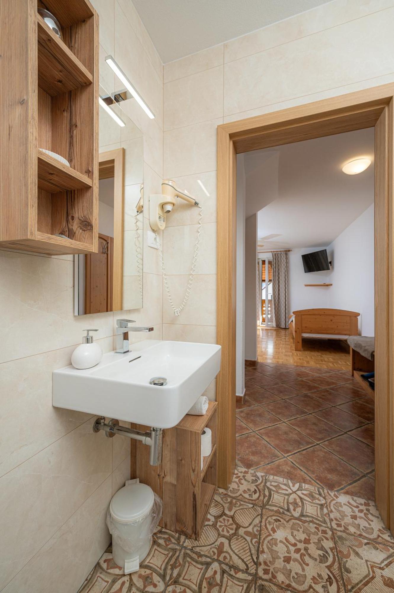 Rooms & Apartments Pr Matjon Bled Bagian luar foto