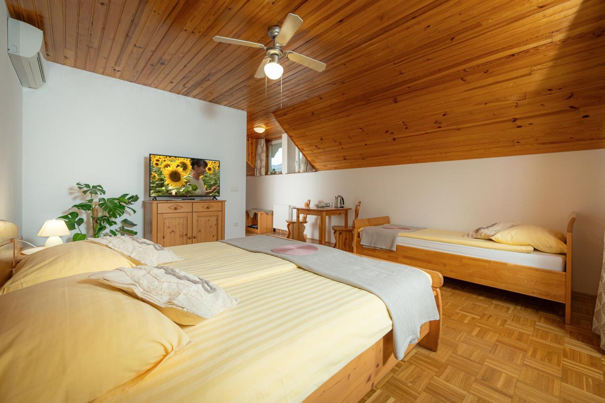 Rooms & Apartments Pr Matjon Bled Bagian luar foto