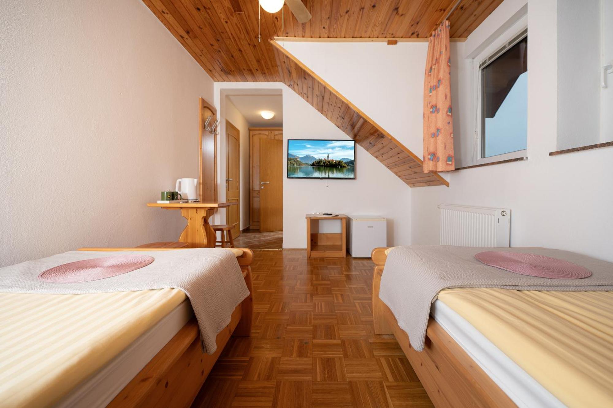 Rooms & Apartments Pr Matjon Bled Bagian luar foto