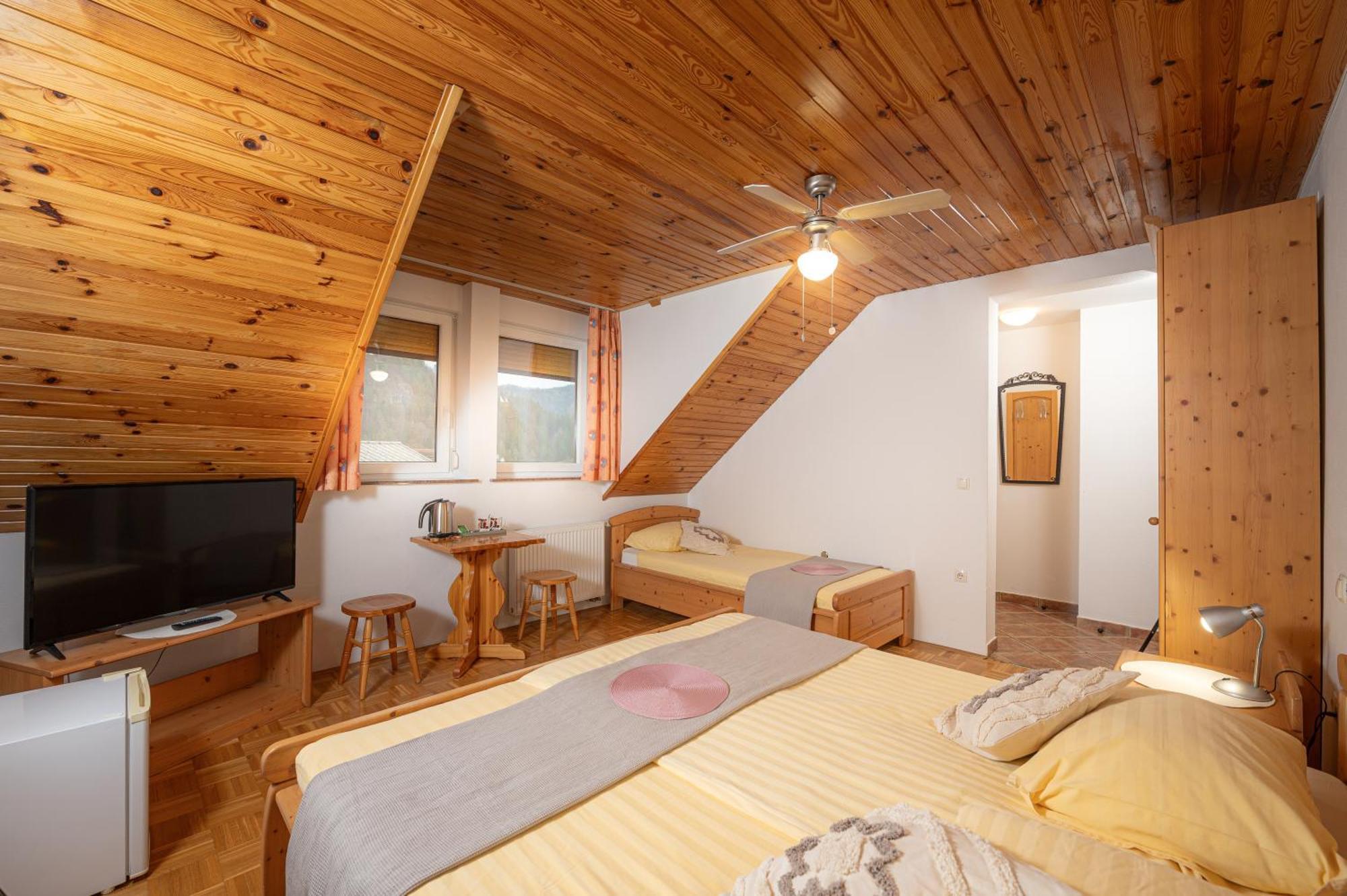 Rooms & Apartments Pr Matjon Bled Bagian luar foto